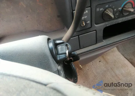 1997 Chevrolet C1500 Fleetside z USA, uszkodzony, nr VIN 1GCEC14RXVZ196205